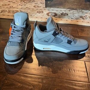 Air Jordan 4 Retro